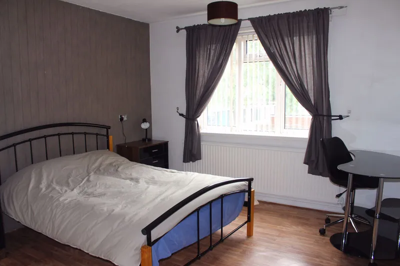 Student Flat // 2 Bed // Aug 2026 - Image 4